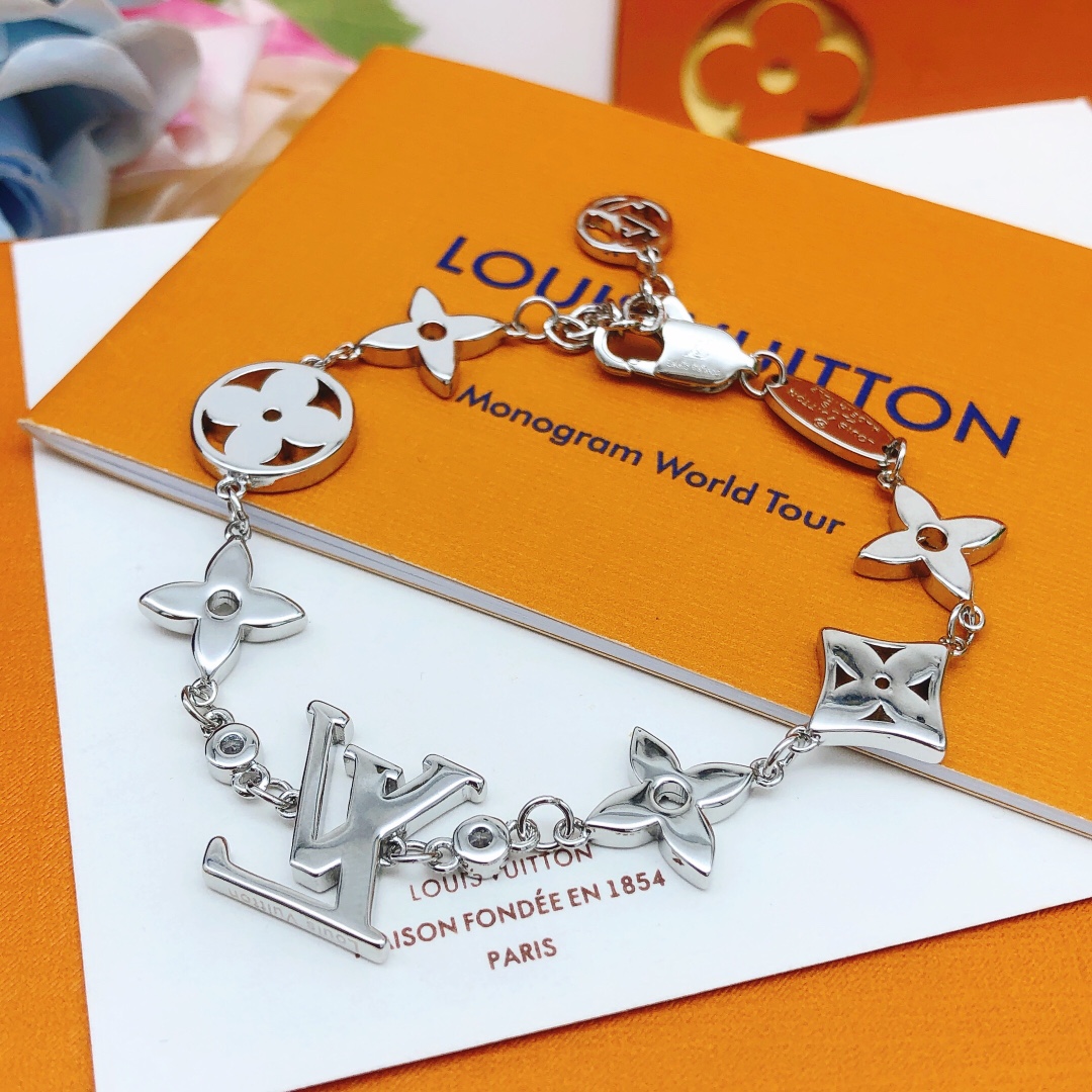 LVS041 LV Idylle blossom monogram motifs bracelet in metal and crystal - ccjewelryacc
