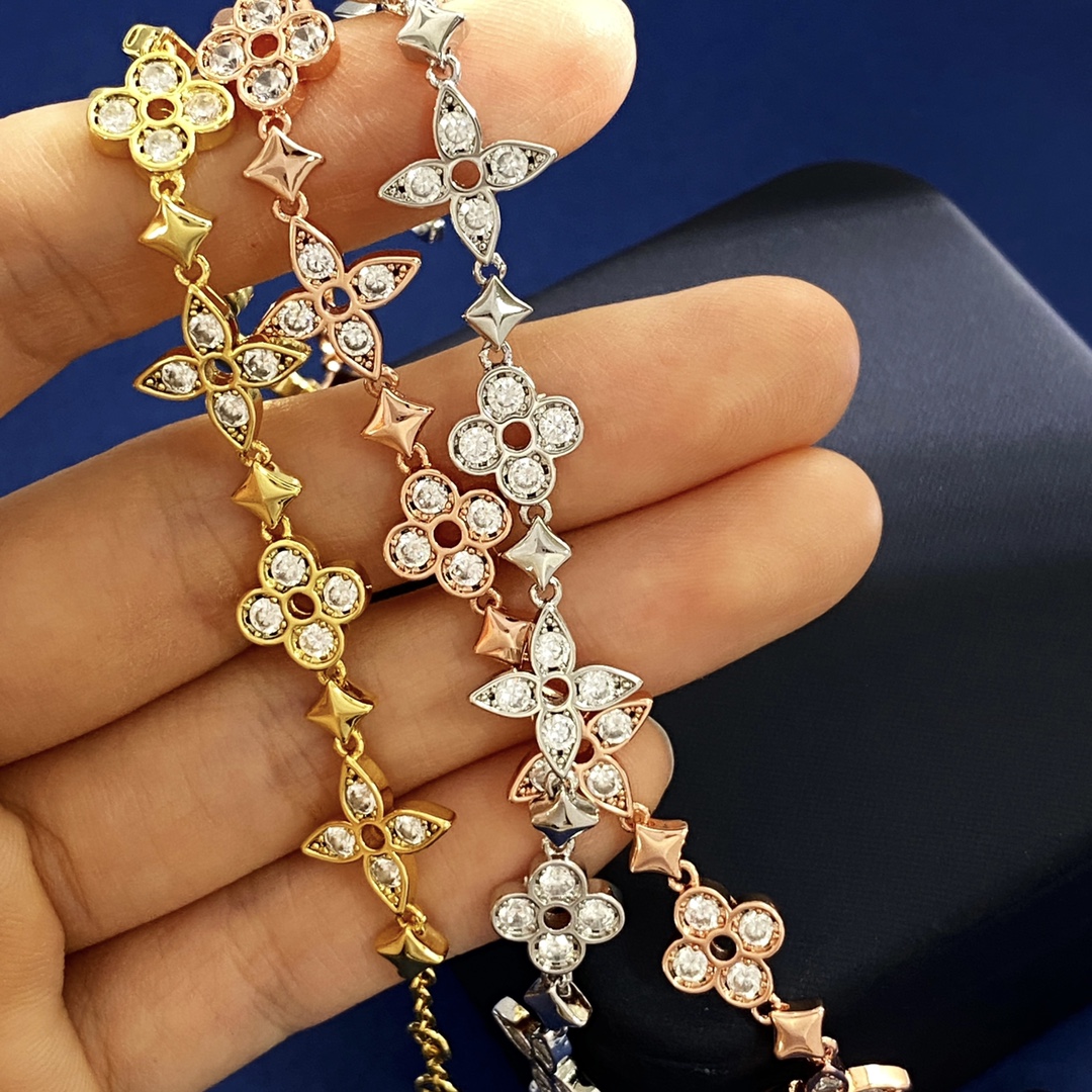 LVS040 LV Clover flower Presbyterian logo diamond bracelet - ccjewelryacc