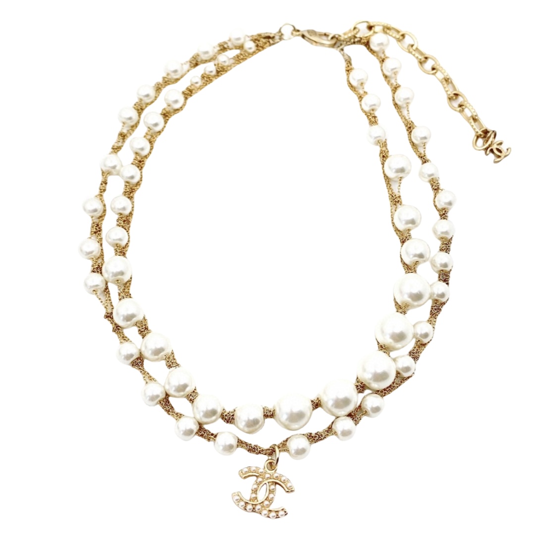 CCN243 Double stack pearl chain and CC logo pendant Choker Necklace - ccfashionjewelry