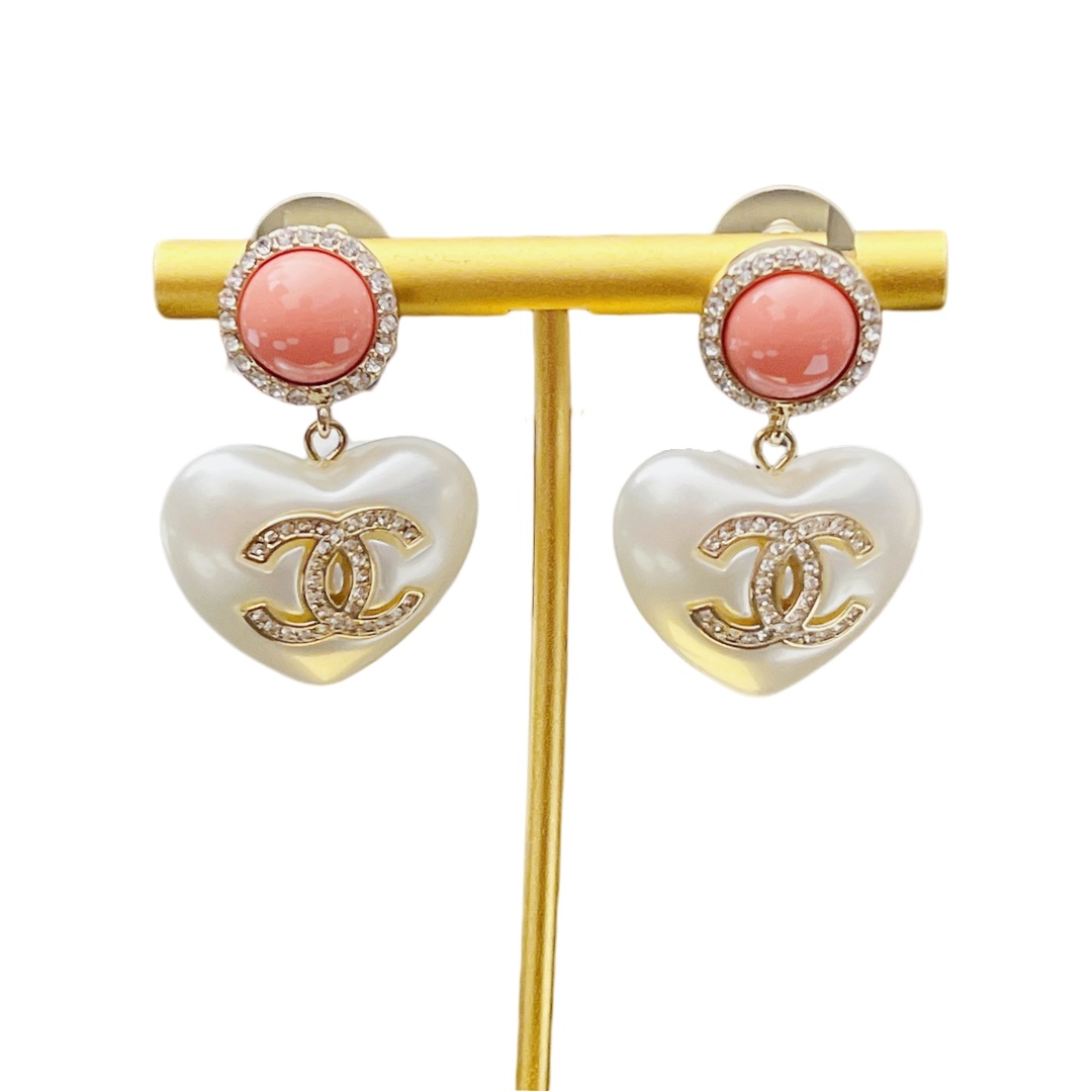 CCE107 White heart with CC logo drop earring - ccjewelryacc