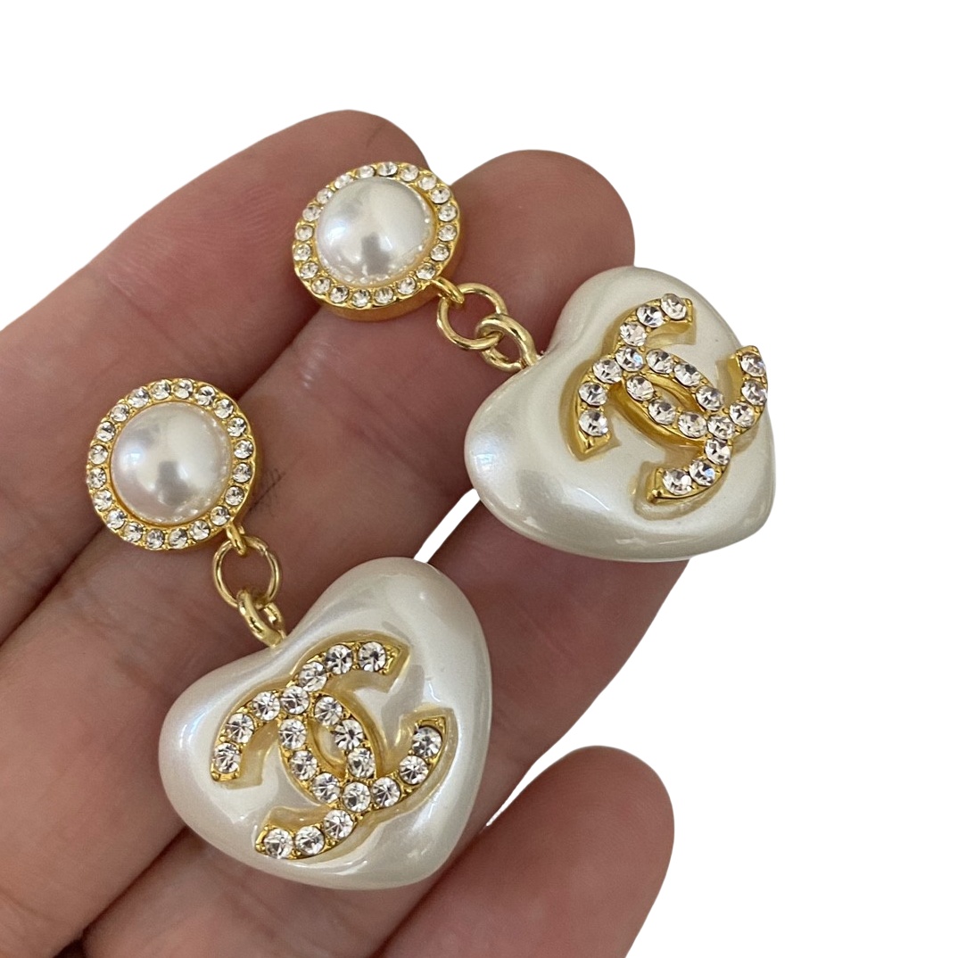 CCE107 White heart with CC logo drop earring - ccjewelryacc