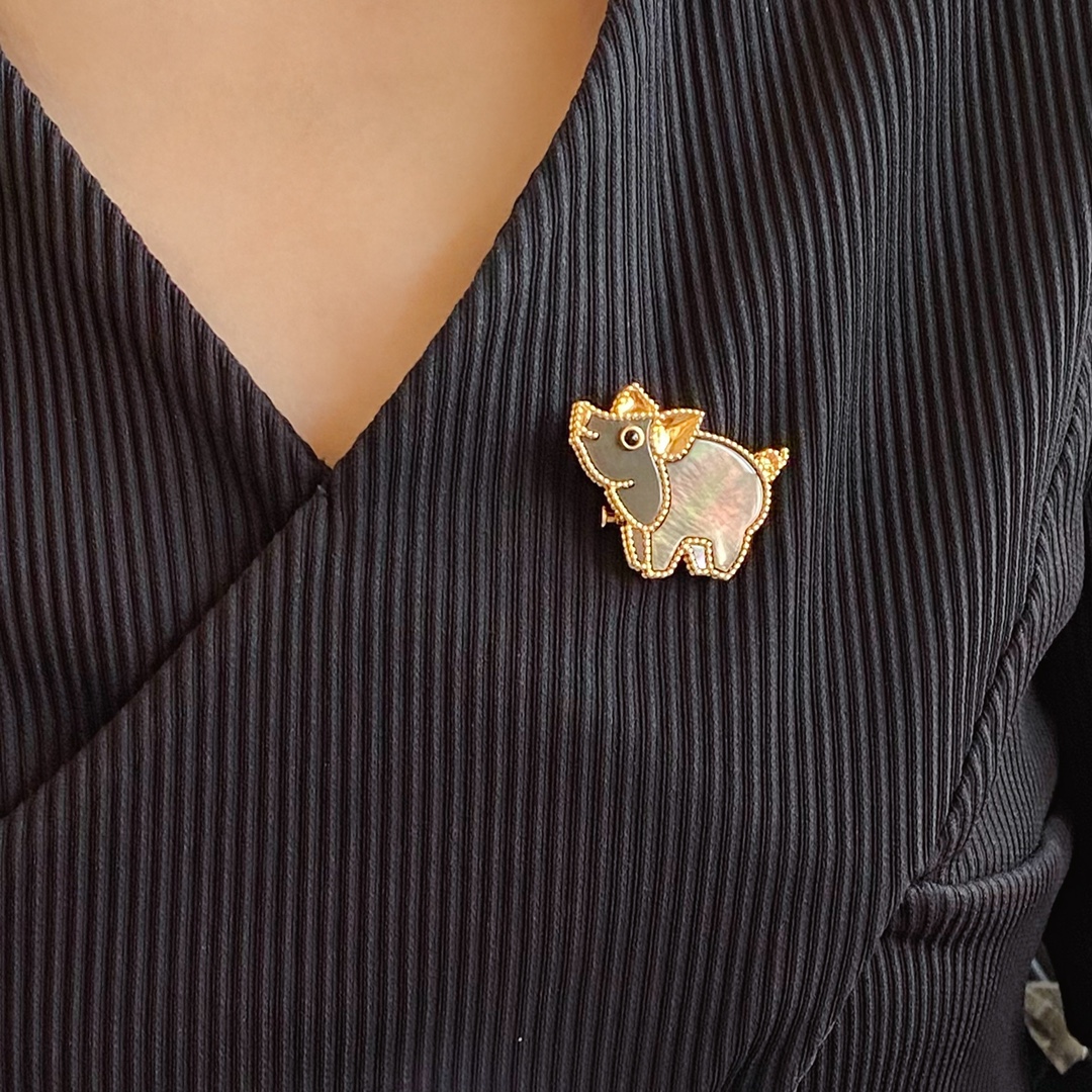 VCB024 18k gold Lucky Animals Pig brooch pin - ccjewelryacc
