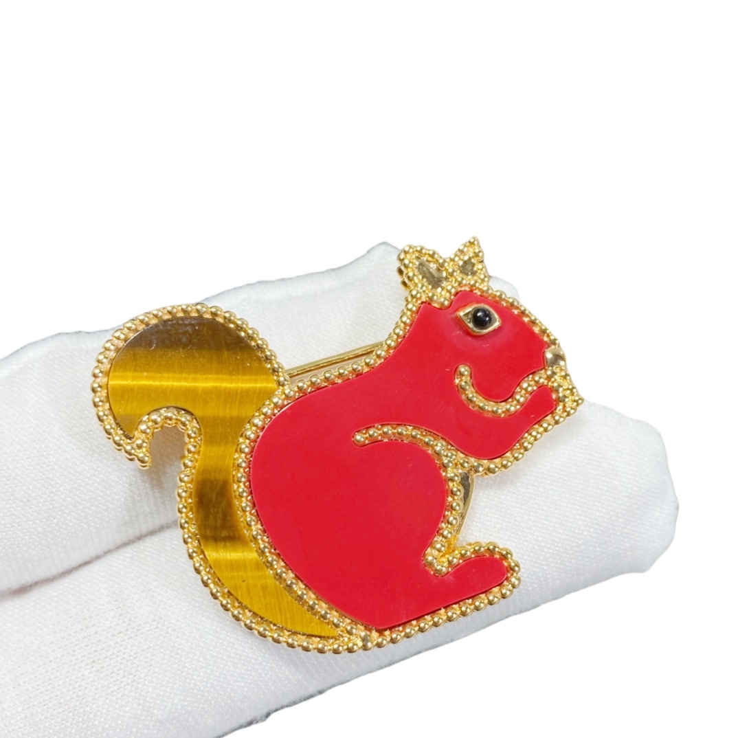 VCB008 Lucky Animals squirrel brooch pin 18k gold - ccjewelryacc