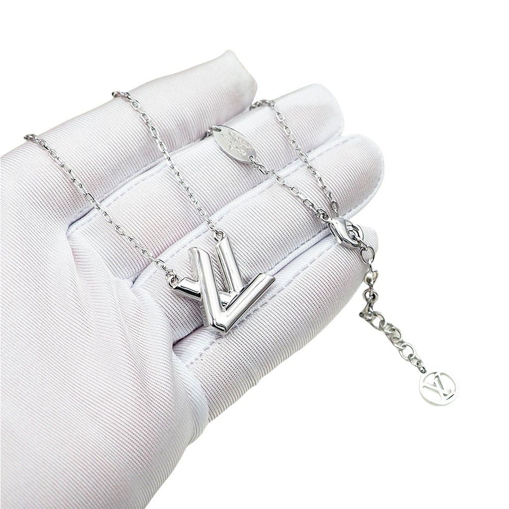 LVN006 overlapping VV Logo GO-14 pendant necklace - ccjewelryacc