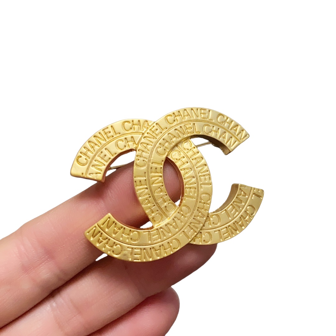 BCB128 Vintage Metal Gold embossment letter CC brooch - ccfashionjewelry