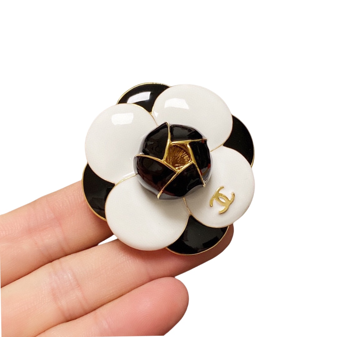 BCB509 Metal Black and white camellia flower brooch pin - ccjewelryacc