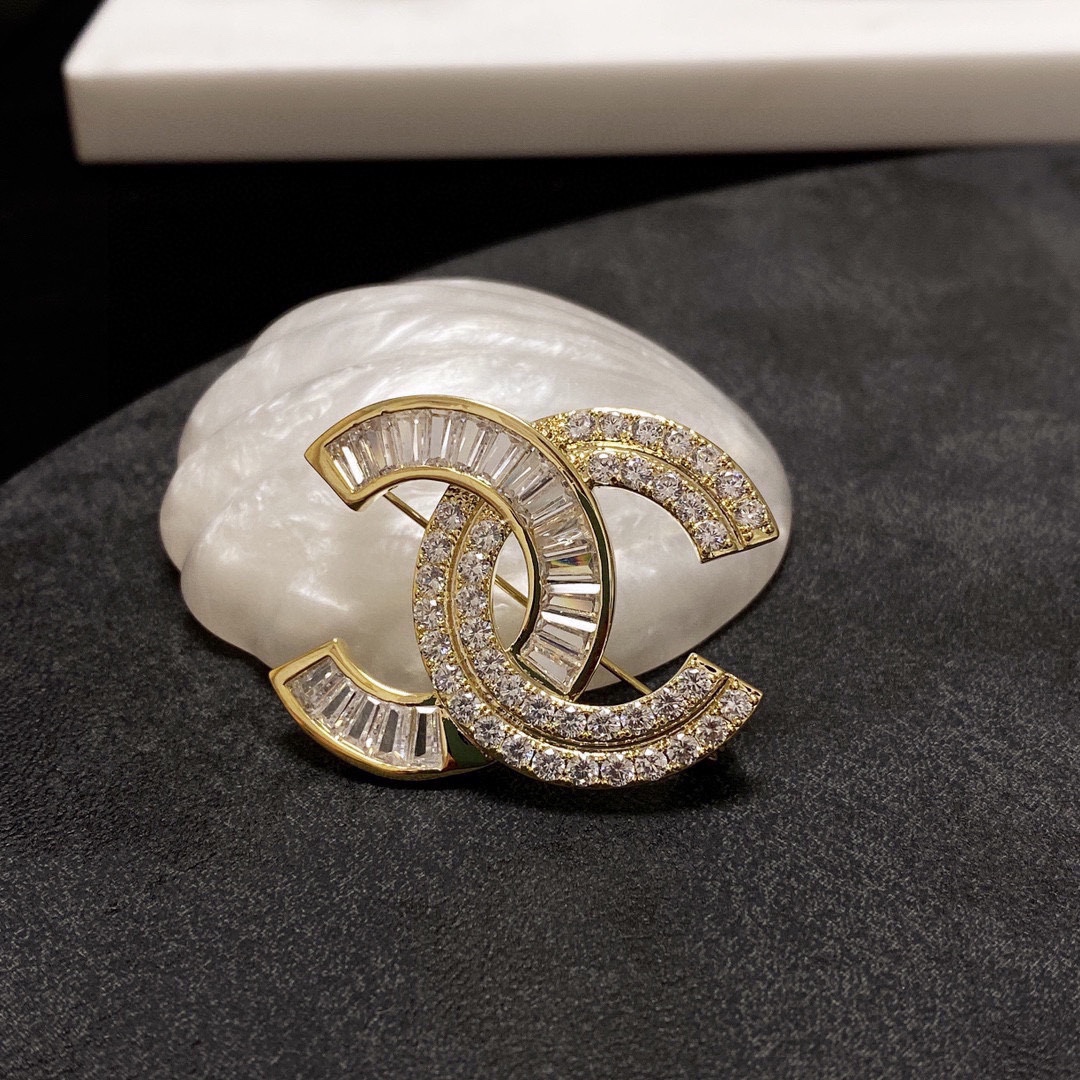 BCB508 Metal crystal cc brooch pin - ccjewelryacc