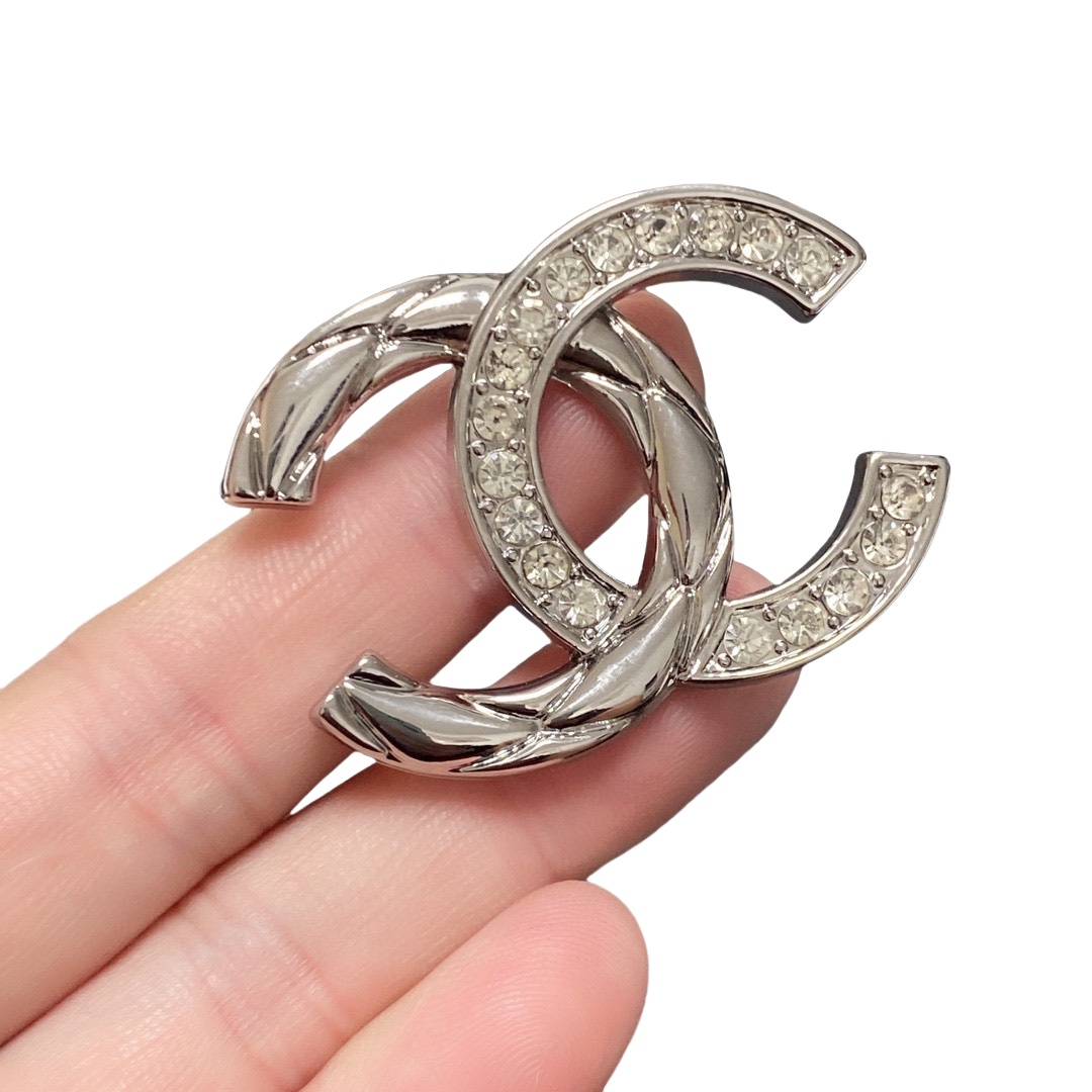 BCB493 Metal Quilted and crystal cc logo brooch pin in gold - ccjewelryacc