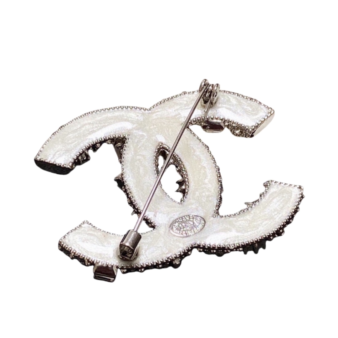 BCB137 Full crystal sparkling CC brooch pin - ccjewelryacc