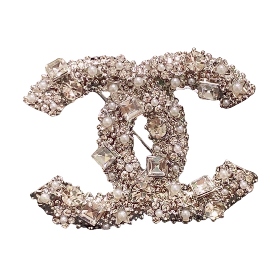 BCB137 Full crystal sparkling CC brooch pin - ccjewelryacc
