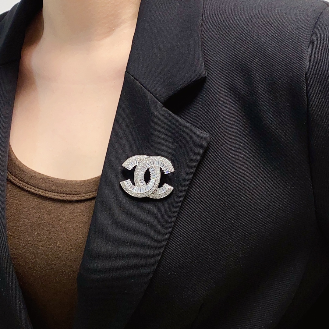 BCB526 Full crystal cc brooch pin - ccjewelryacc