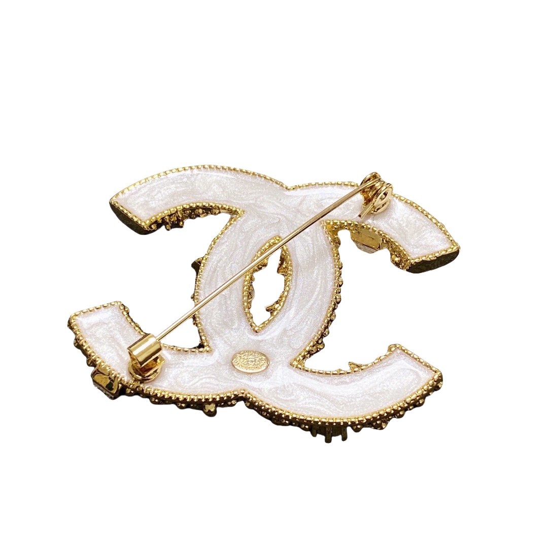 BCB137 Full crystal sparkling CC brooch pin - ccjewelryacc