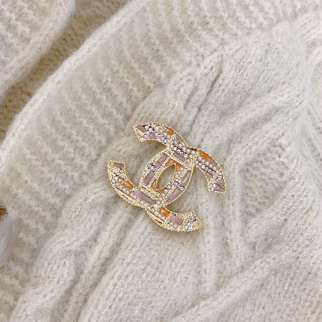 BCB158 Metal enamel pearl cc logo brooch pin - ccjewelryacc