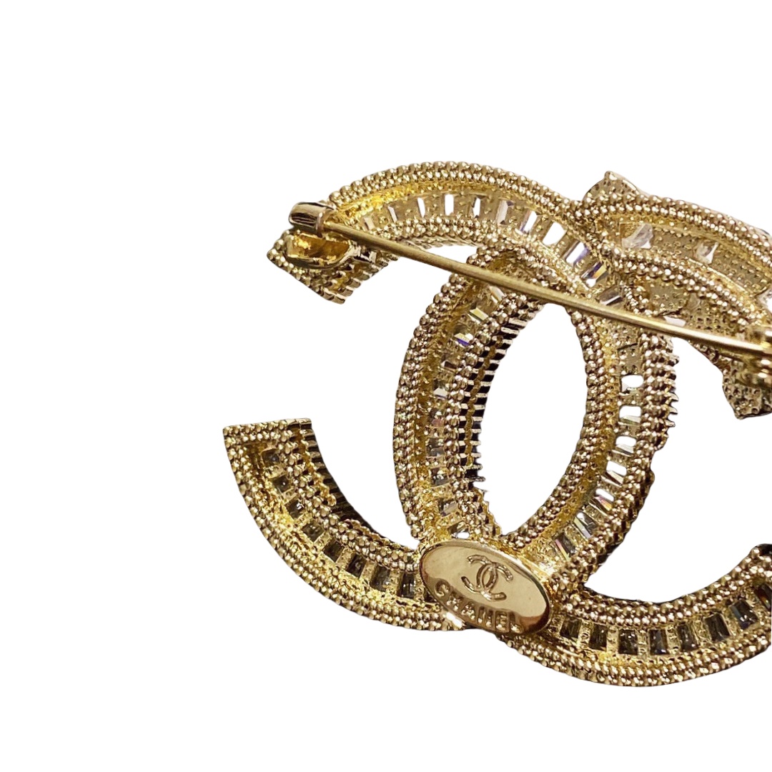 BCB511 Crystal and pearl flower cc logo brooch pin - ccjewelryacc