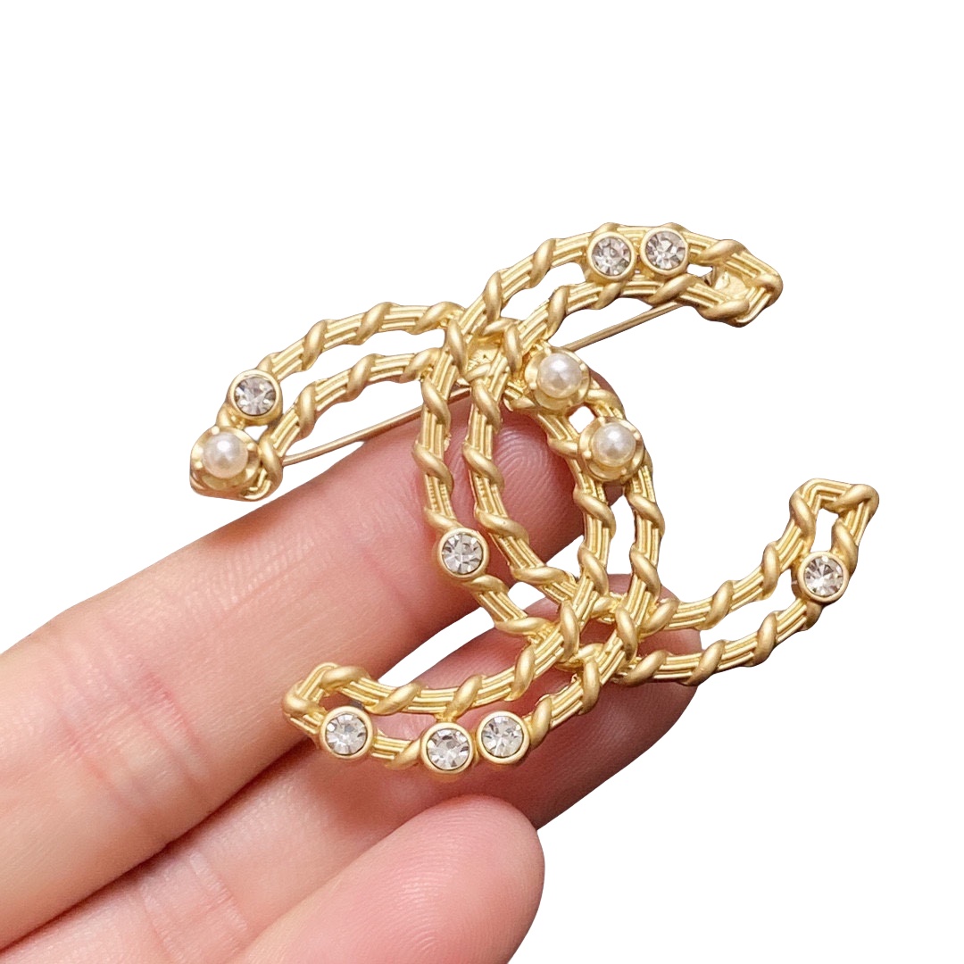 BCB520 Metal hollow-out with crystal cc brooch pin - ccfashionjewelry