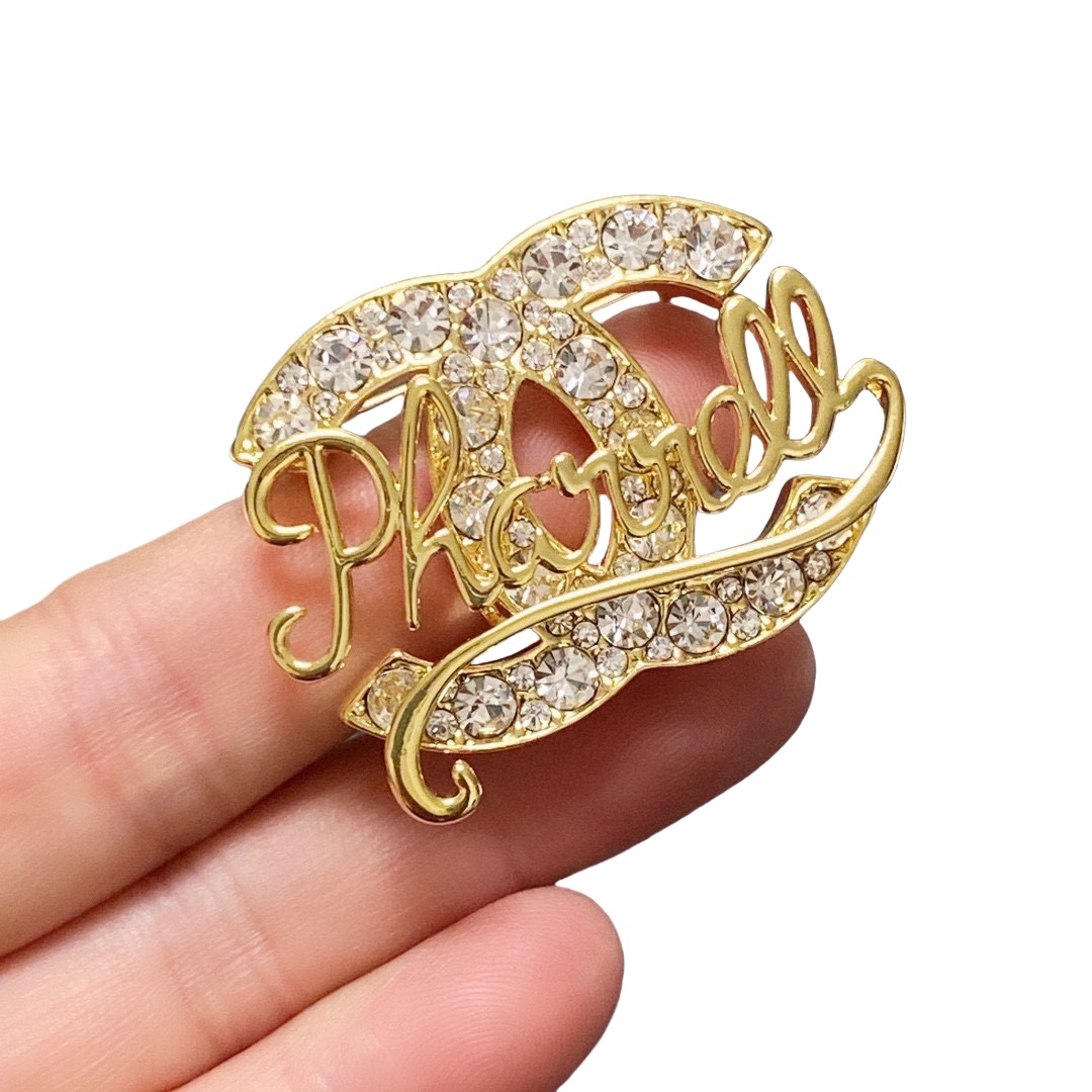 BCB514 Metal and crystal CC brooch pin with letters - ccjewelryacc