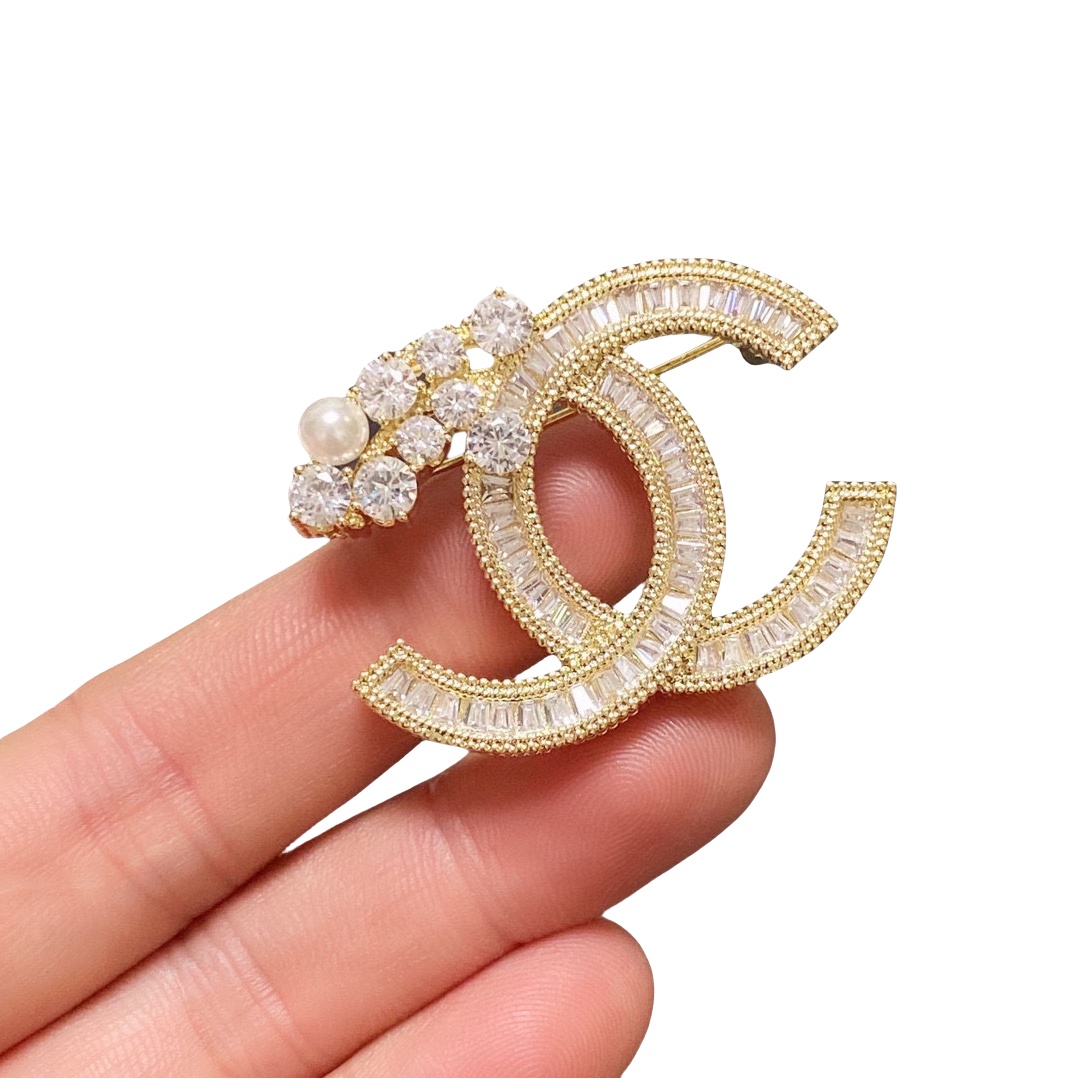 BCB511 Crystal and pearl flower cc logo brooch pin - ccjewelryacc