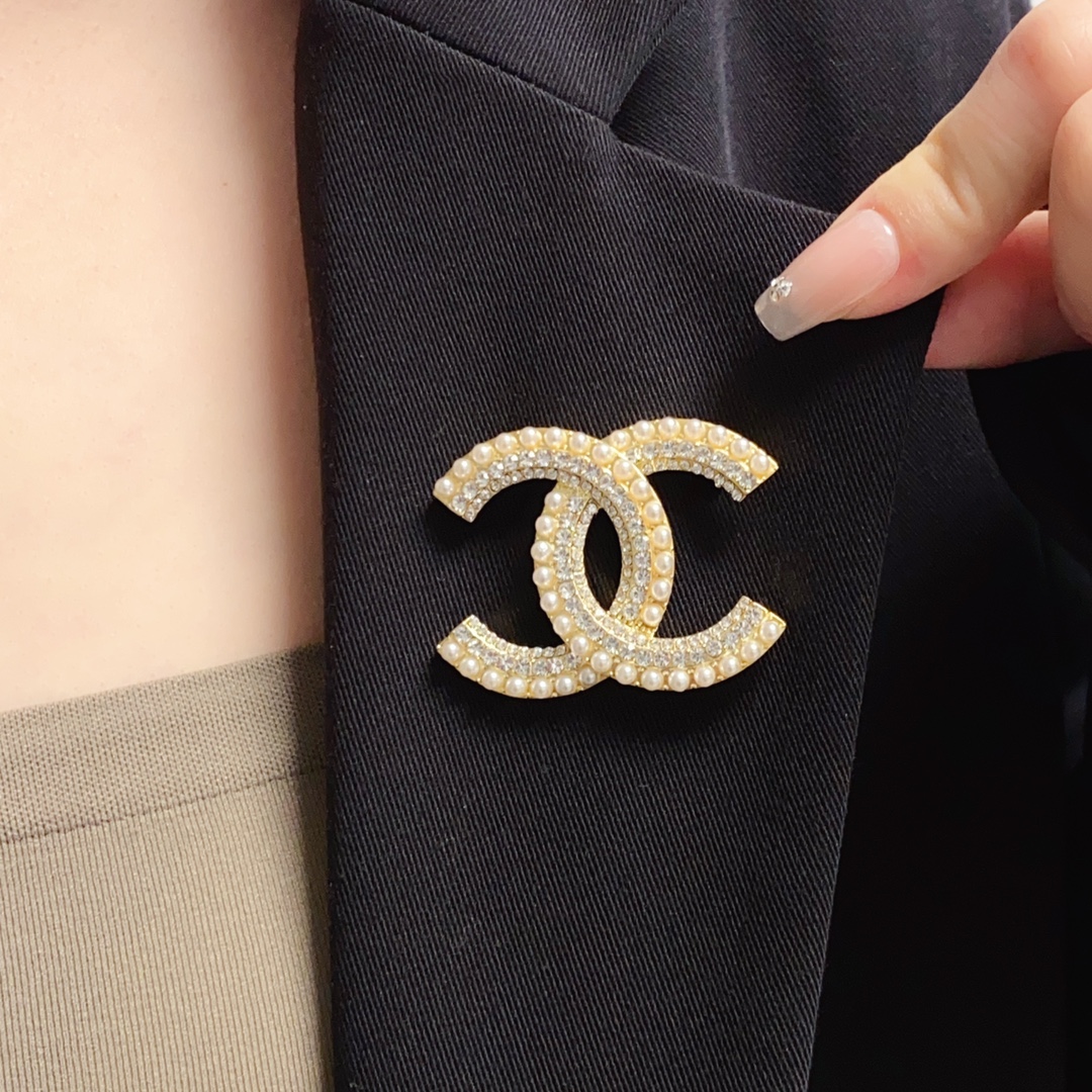 BCB524 Crystal and pearl cc brooch pin - ccjewelryacc