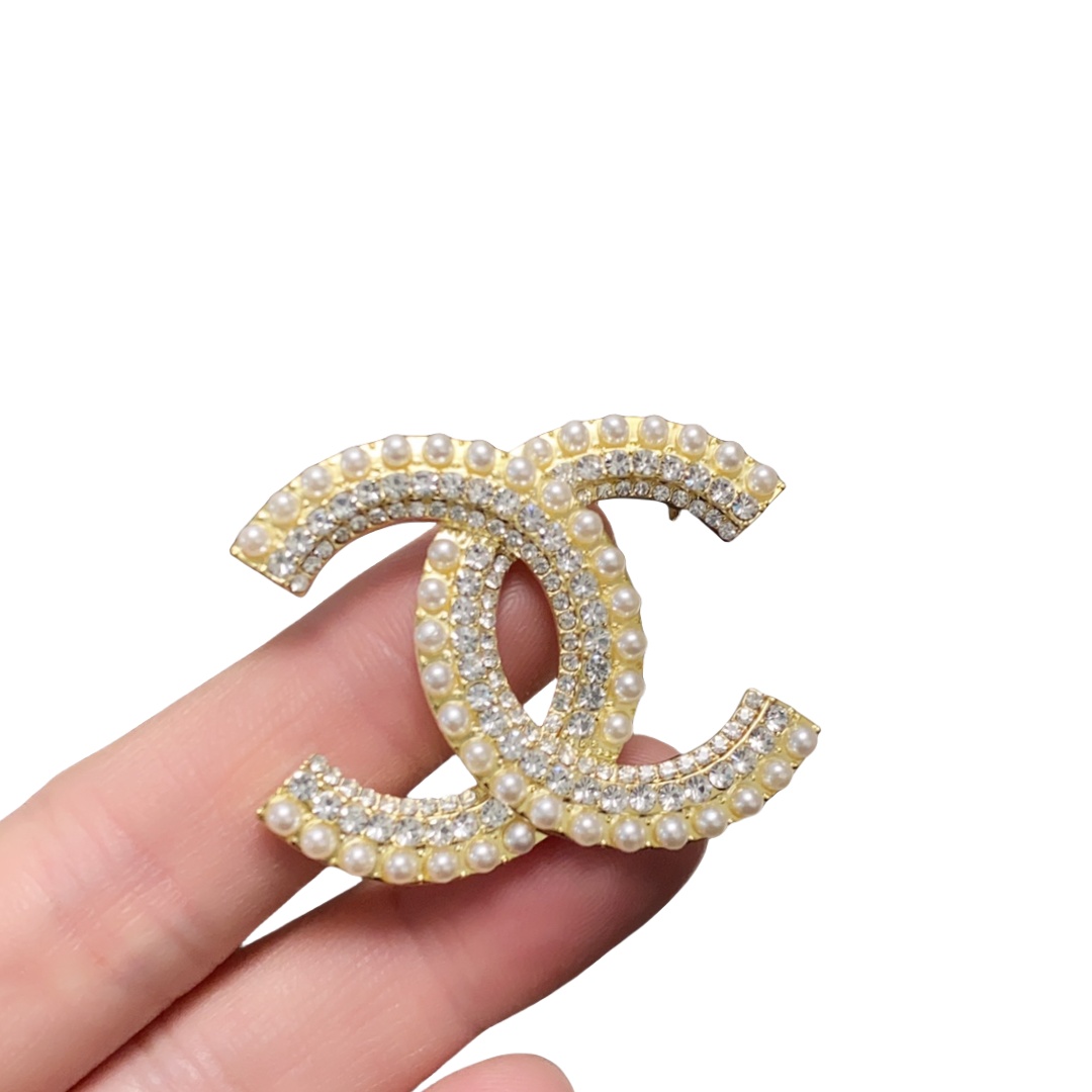 BCB524 Crystal and pearl cc brooch pin - ccjewelryacc