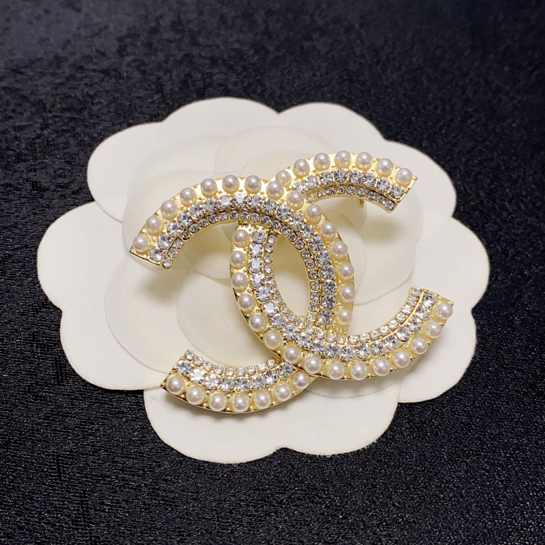 BCB524 Crystal and pearl cc brooch pin - ccjewelryacc