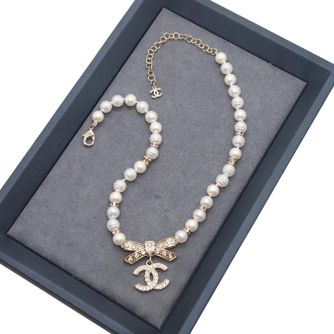 CCN024 Crystal bow and CC logo pearl choker Necklace - ccjewelryacc