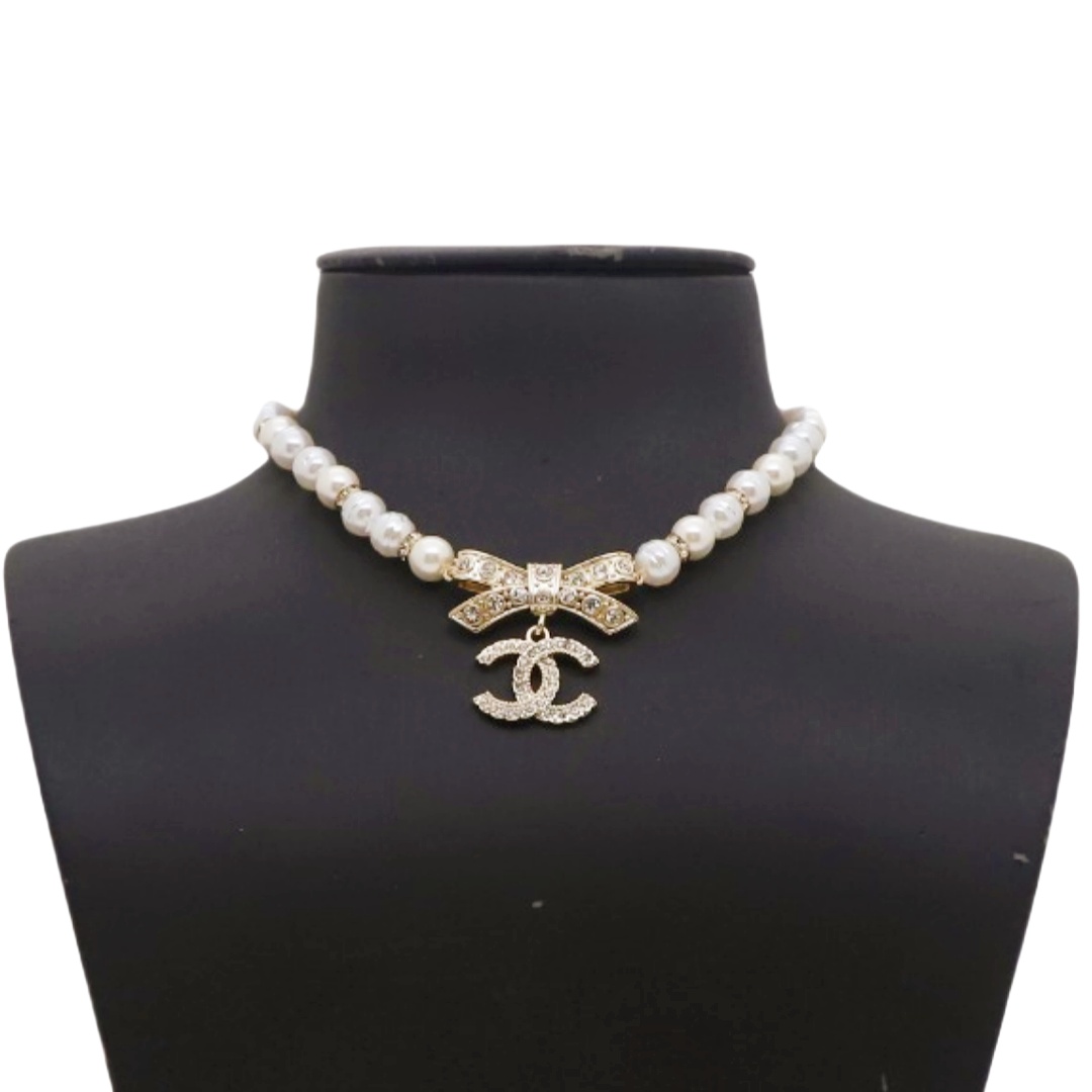 CCN024 Crystal bow and CC logo pearl choker Necklace - ccfashionjewelry