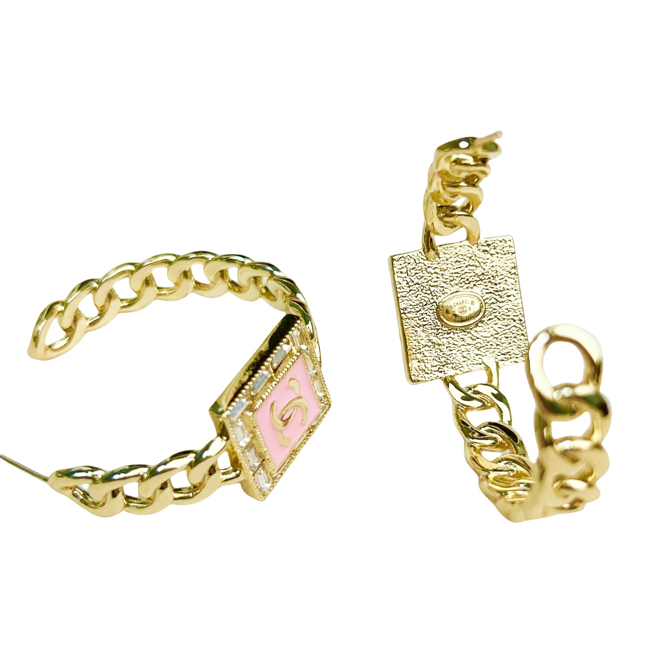 CCE641 Metal chain with pink enamel cc logo hook Earring - ccjewelryacc