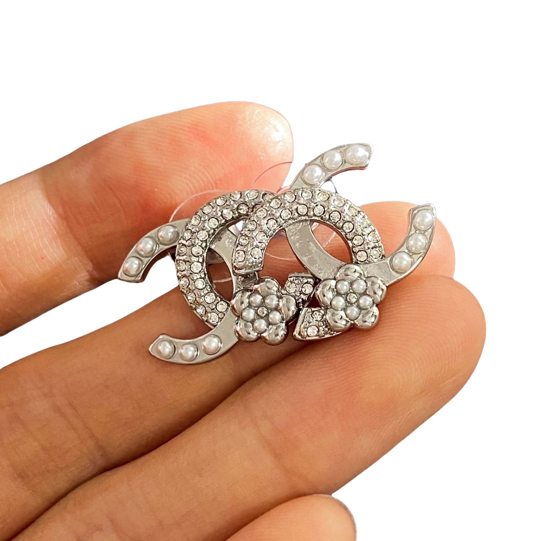 CCE484 CC Camellia flower Stud earrings with pearl and crystal - ccjewelryacc