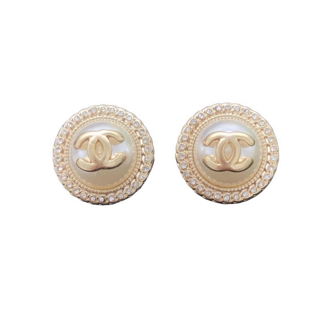 CCE420 Round pearl with cc logo sun flower stud earring - ccfashionjewelry