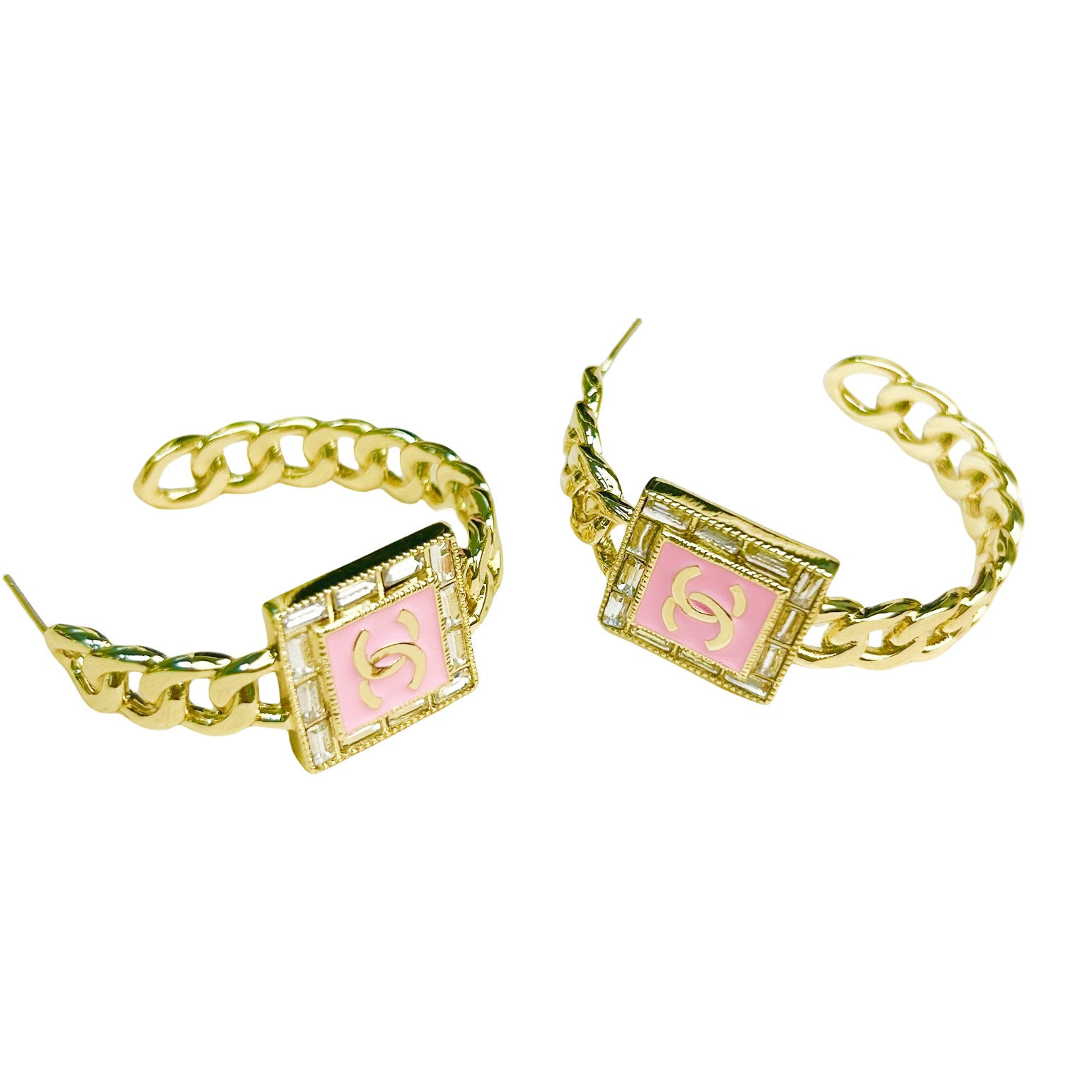 CCE641 Metal chain with pink enamel cc logo hook Earring - ccfashionjewelry