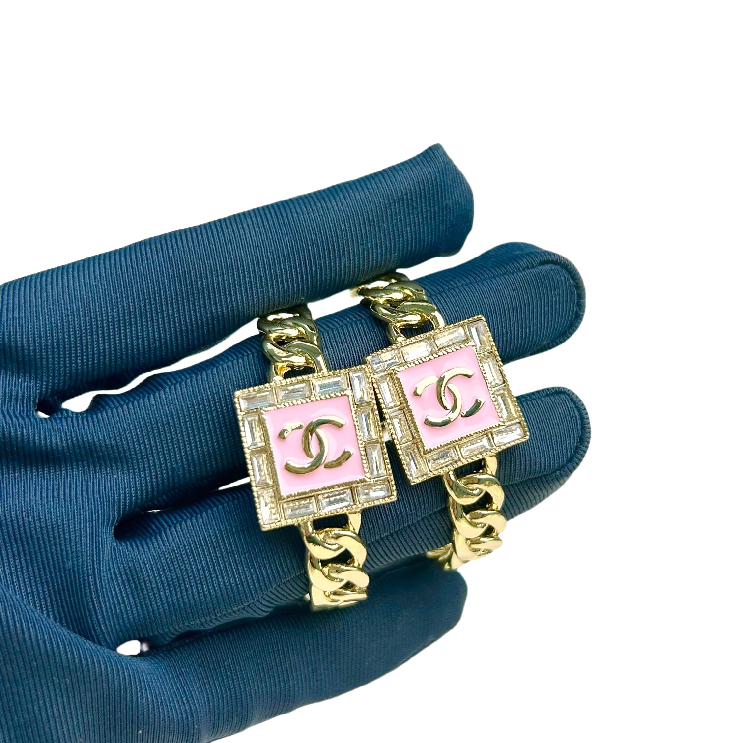 CCE641 Metal chain with pink enamel cc logo hook Earring - ccjewelryacc