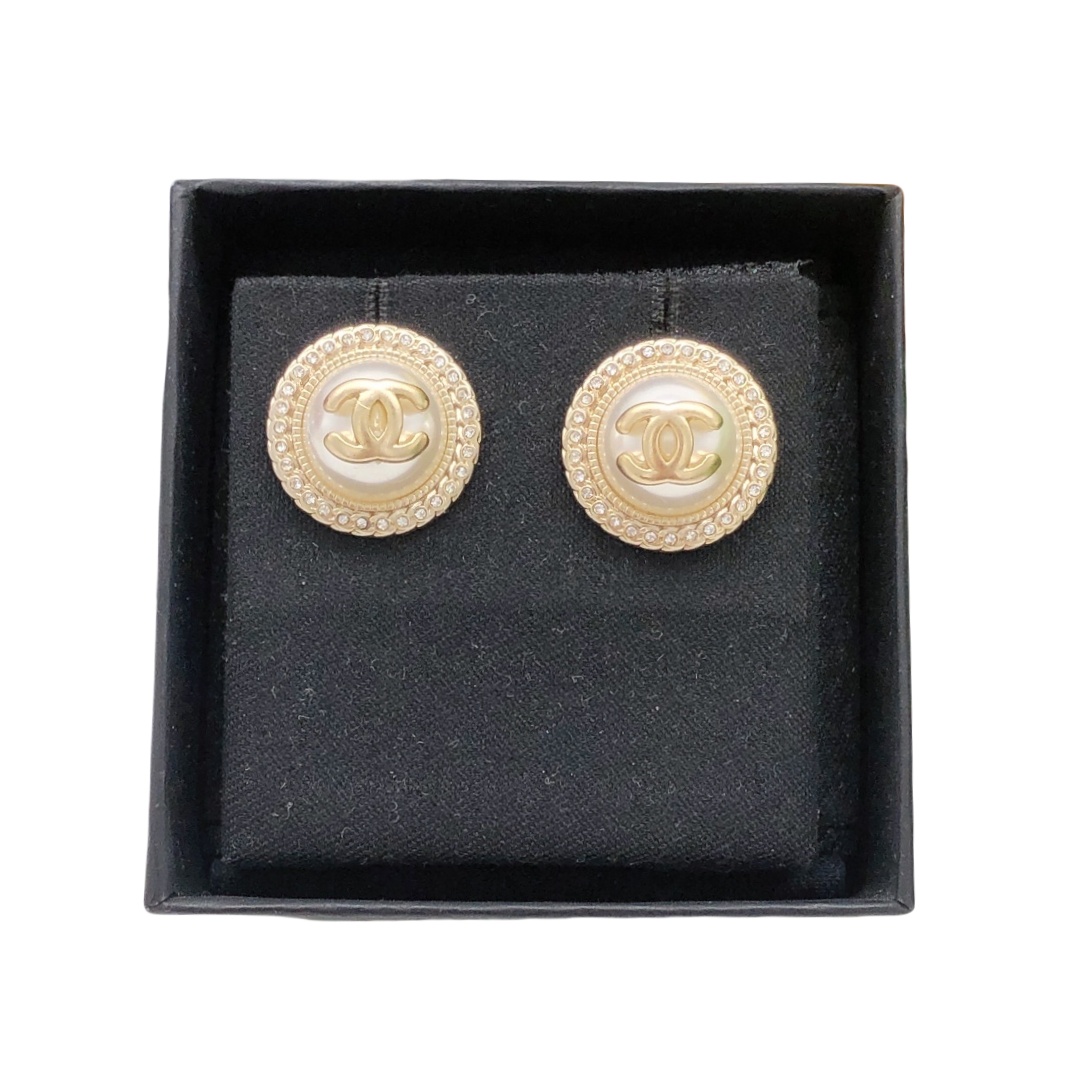 CCE420 Round pearl with cc logo sun flower stud earring - ccjewelryacc