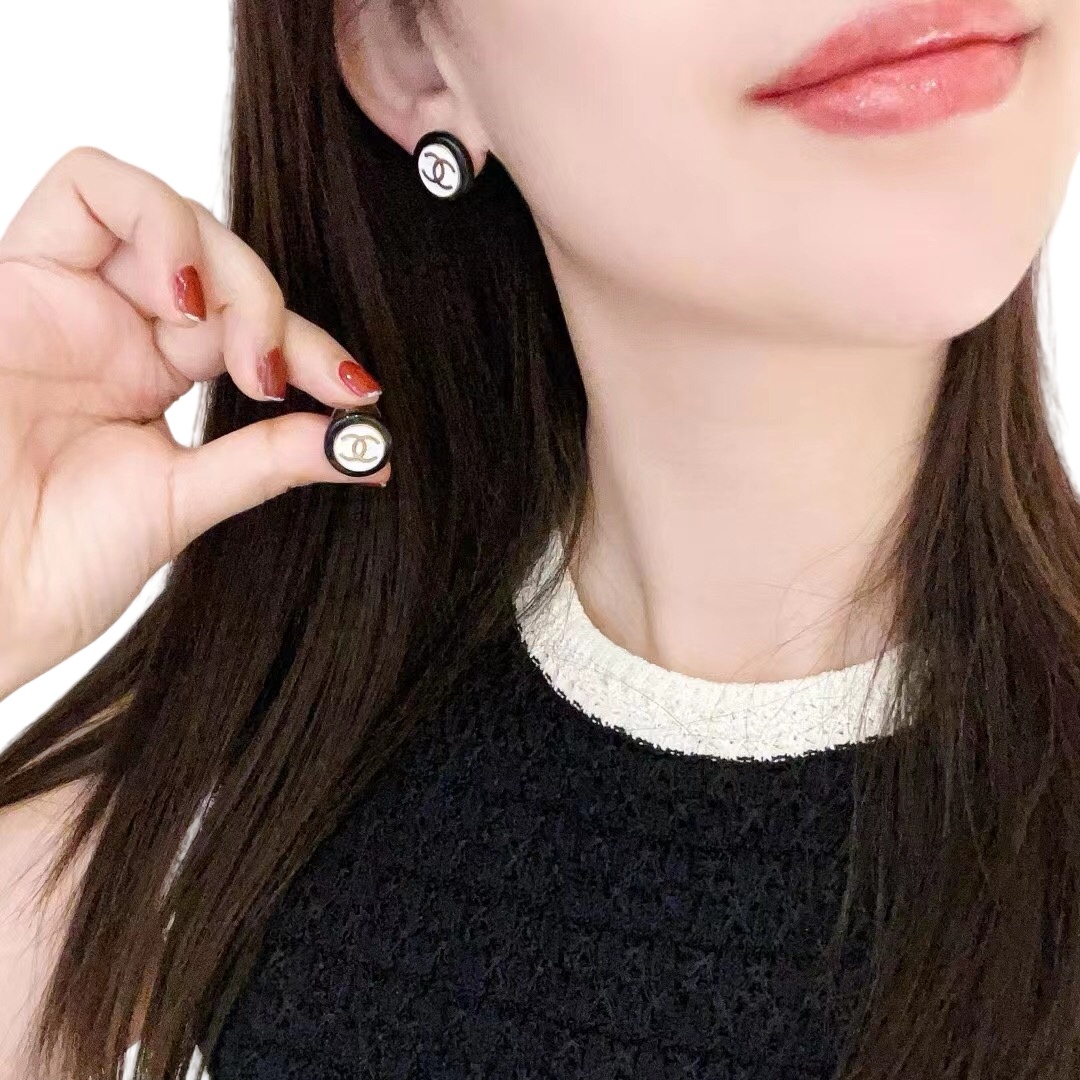 CCE611 24P Black White Buttons Round Enamel Stud Earring For Women - ccjewelryacc