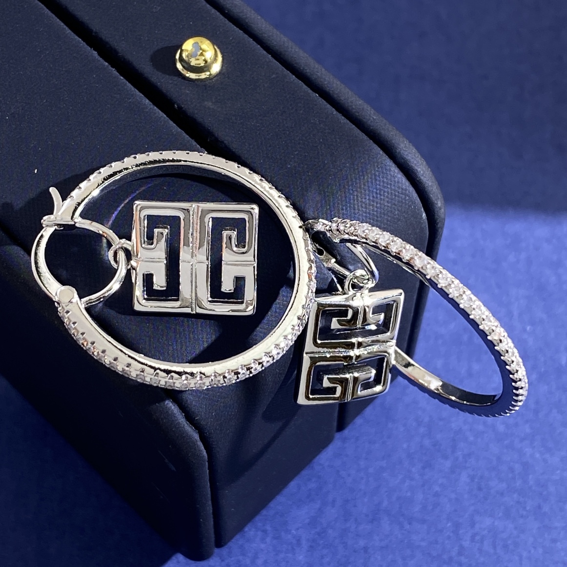 GVE003 4G hook earrings in metal with crystal - ccjewelryacc