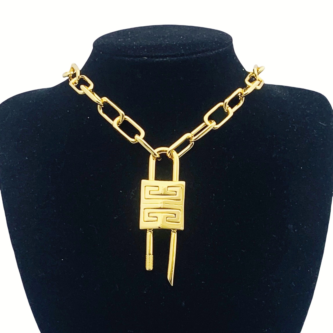 GVN006 Gold Lock necklace in metal Medium - ccjewelryacc