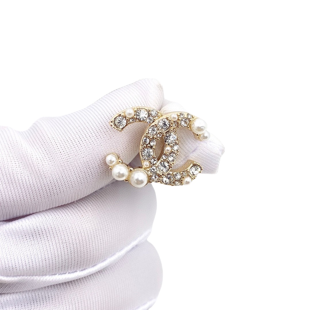 CCE801 Matte gold pearl crystal CC Logo earrings - ccjewelryacc