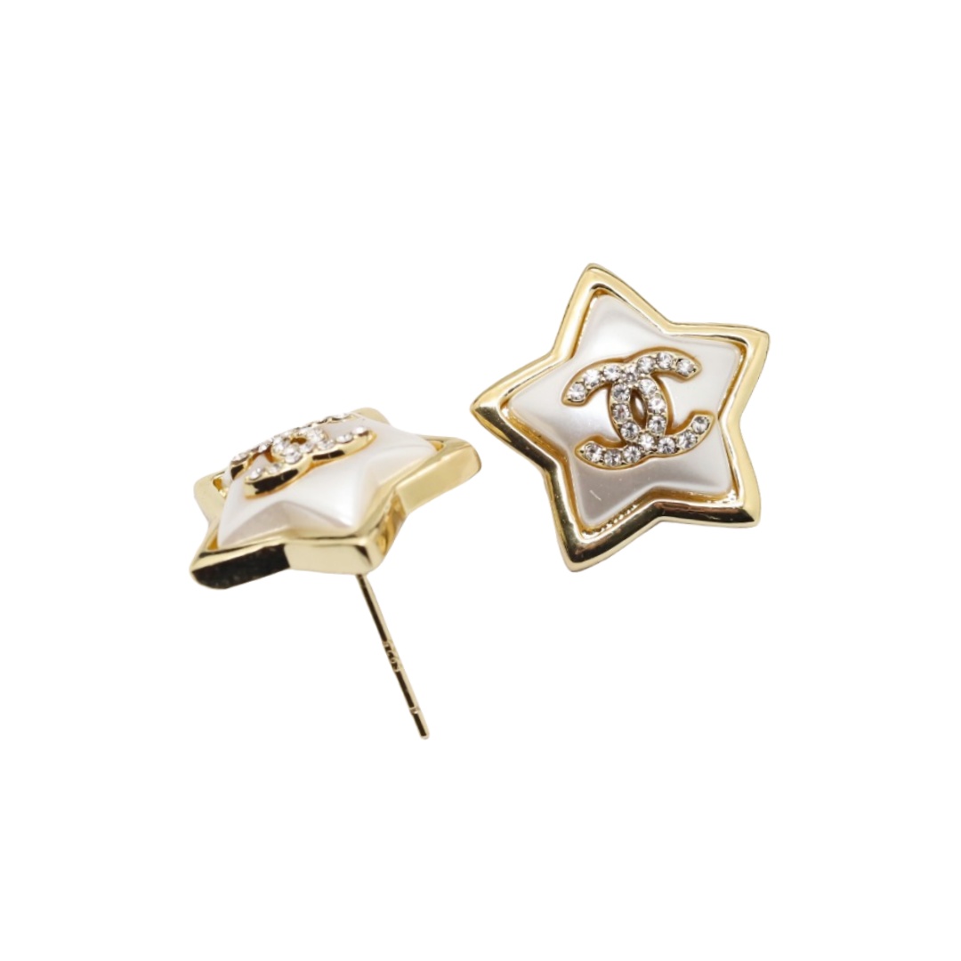 CCE294 Acrylic star with crystal cc logo stud earrings - ccfashionjewelry