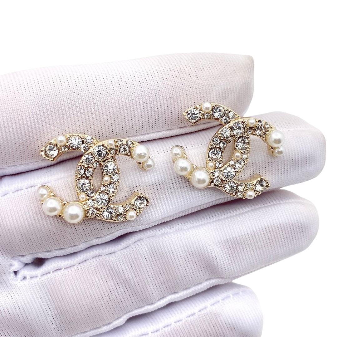 CCE801 Matte gold pearl crystal CC Logo earrings - ccjewelryacc