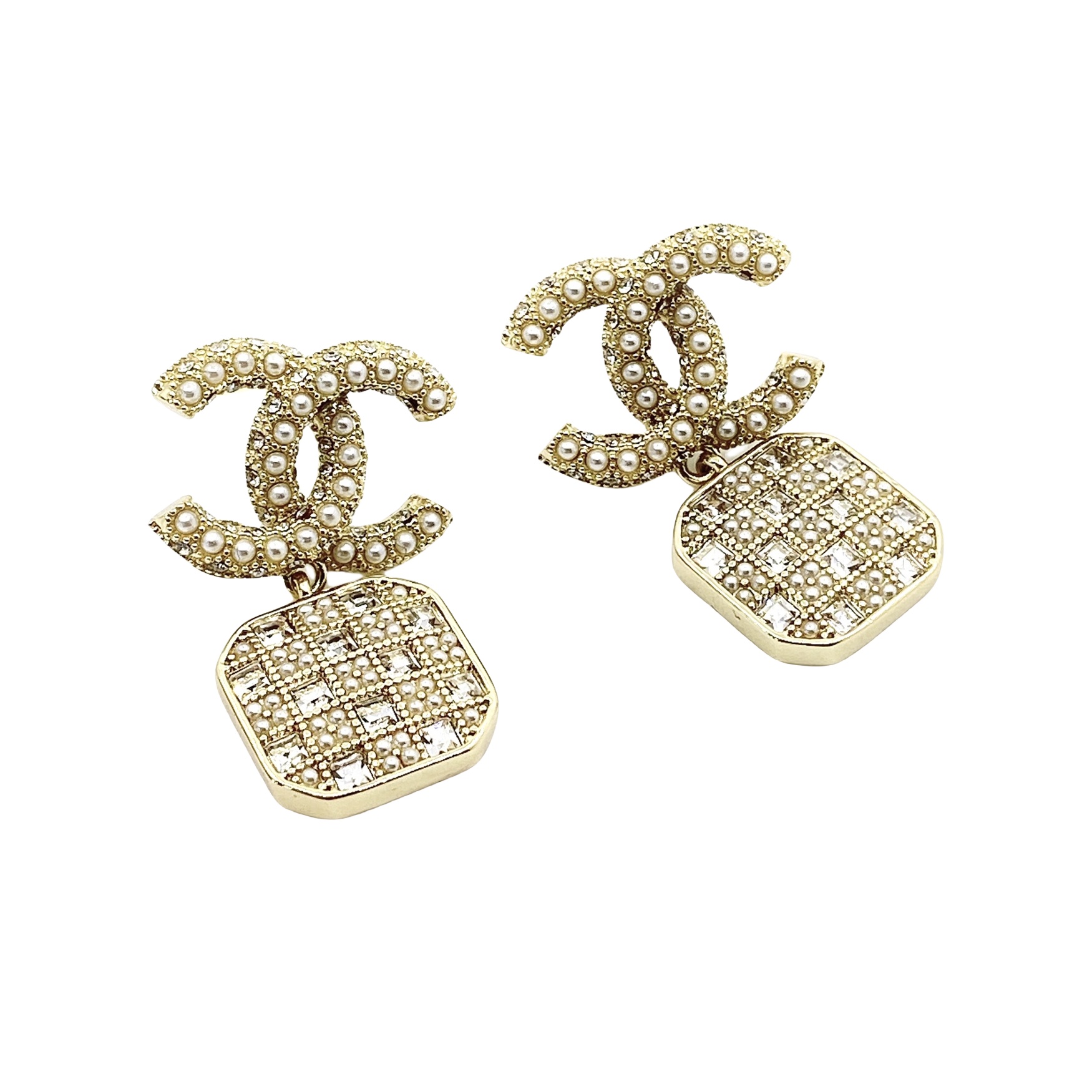 CCE338 Crystal and pearl lattice CC logo drop earring - ccfashionjewelry