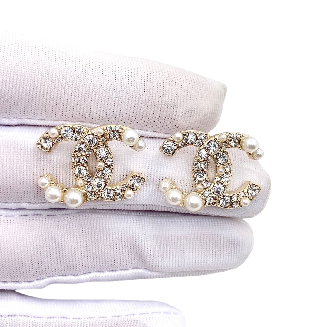 CCE801 Matte gold pearl crystal CC Logo earrings - ccjewelryacc