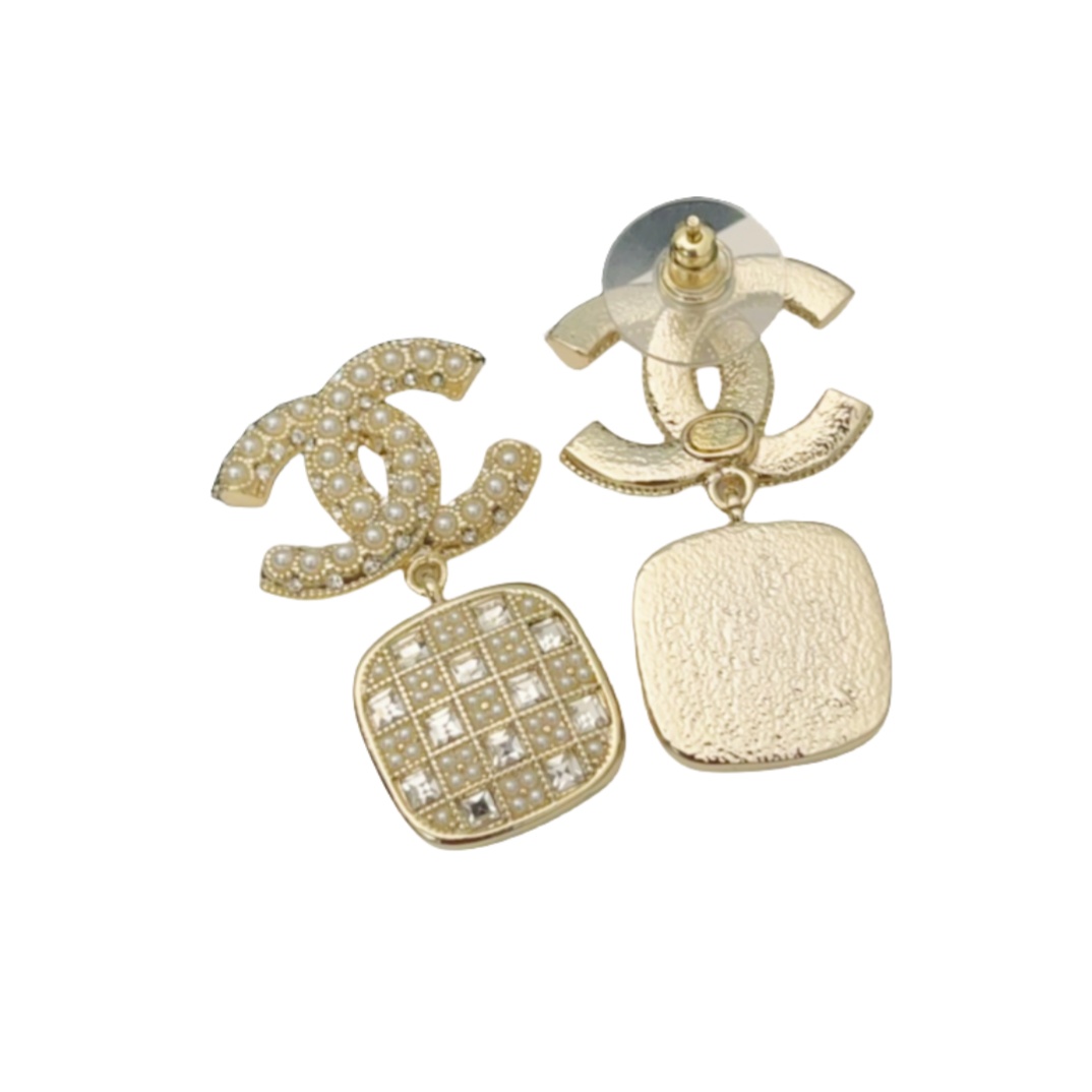 CCE338 Crystal and pearl lattice CC logo drop earring - ccjewelryacc