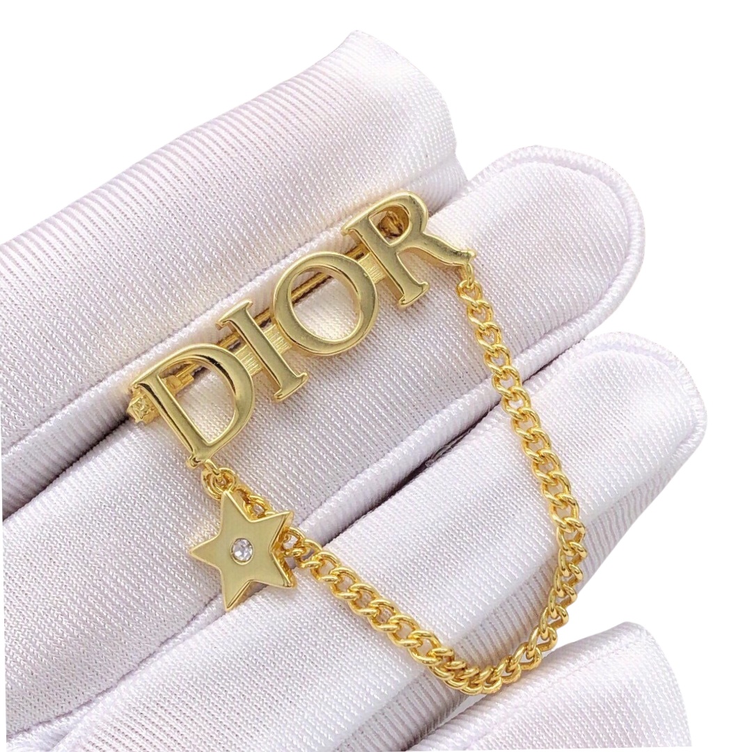 CDB083 Metal Star and CD letter with chain brooch pin - ccjewelryacc