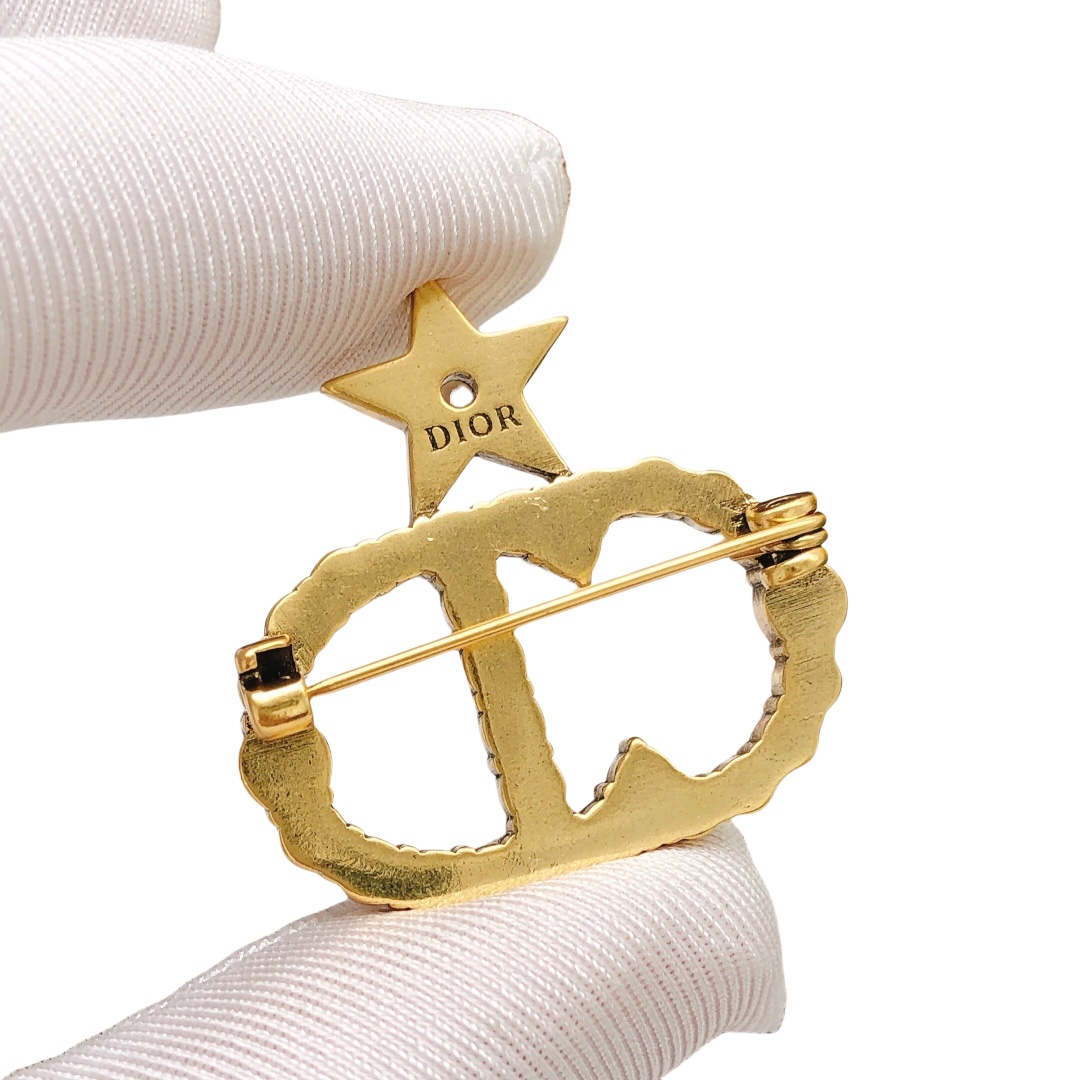 CDB053 Crystal CD letter with star brooch pin - ccjewelryacc