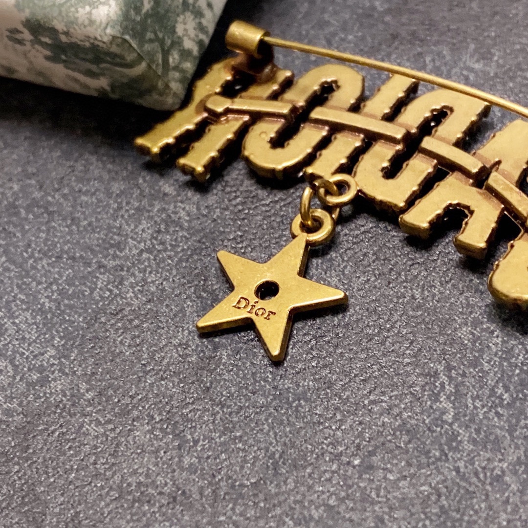 CDB003 Crystal JADIOR Letters with star brooch pin - ccjewelryacc