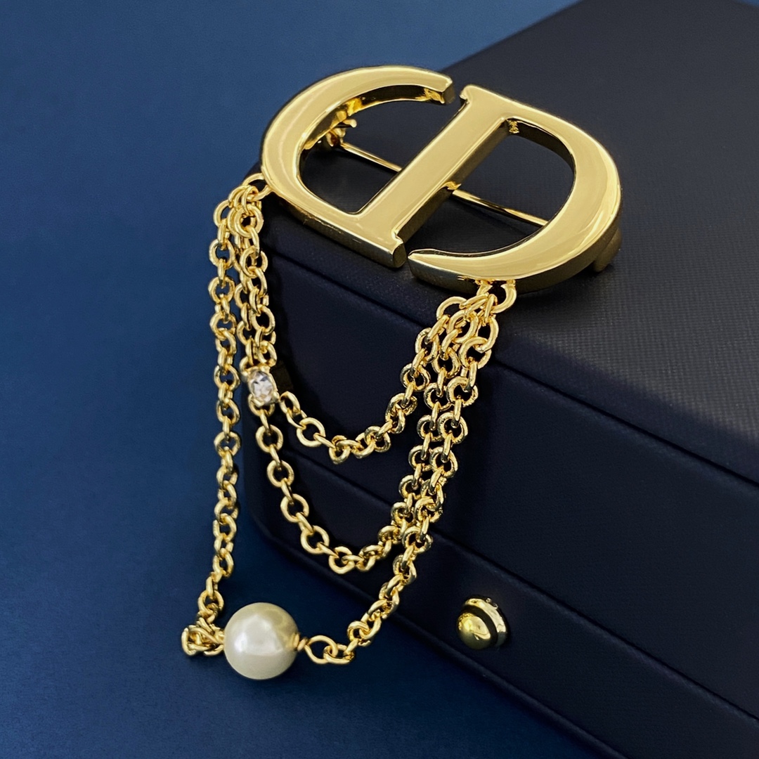 CDB047 CD Letter with chain tassels brooch Pin - ccjewelryacc