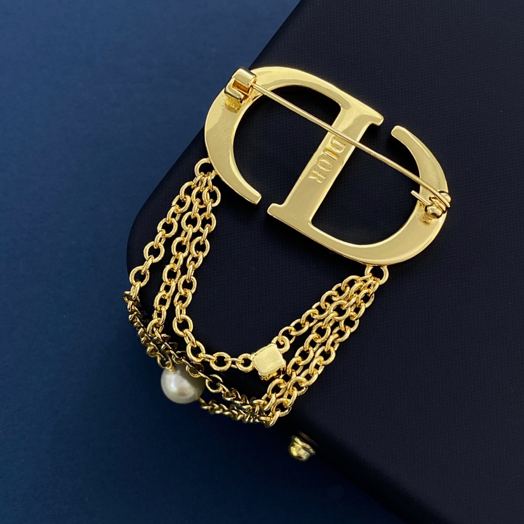 CDB047 CD Letter with chain tassels brooch Pin - ccjewelryacc