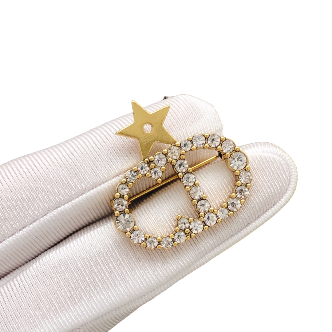 CDB053 Crystal CD letter with star brooch pin - ccjewelryacc