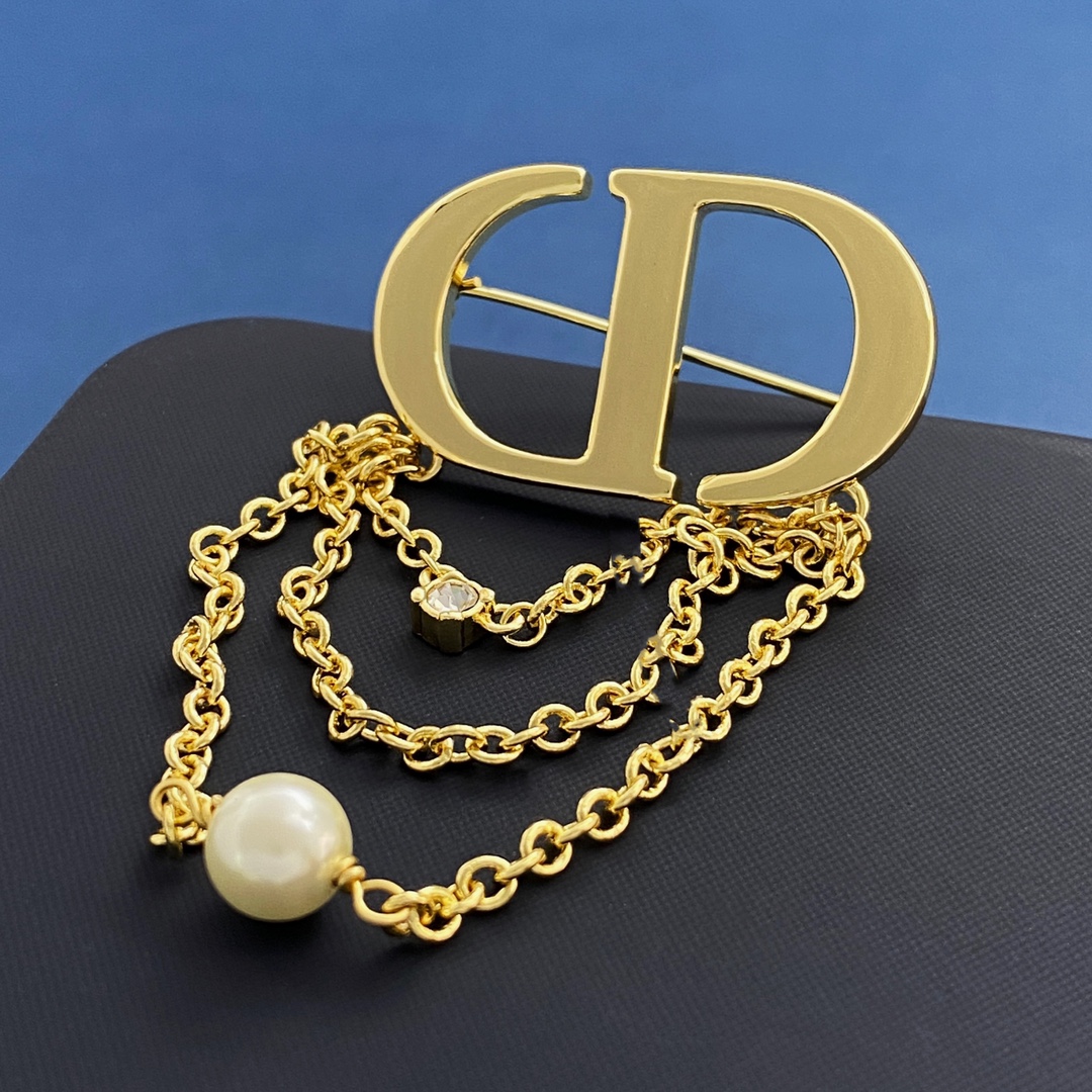 CDB047 CD Letter with chain tassels brooch Pin - ccjewelryacc