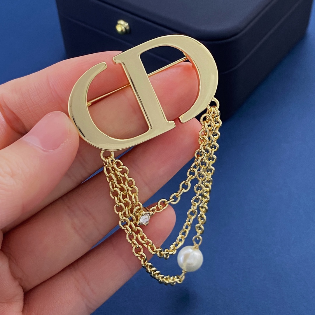 CDB047 CD Letter with chain tassels brooch Pin - ccjewelryacc