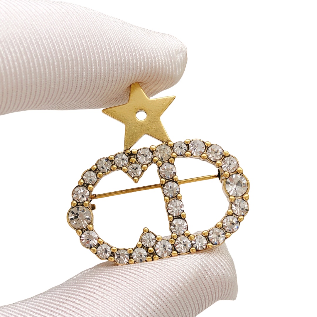 CDB053 Crystal CD letter with star brooch pin - ccjewelryacc